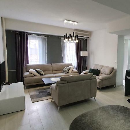 City Center Apartment Skopje Bagian luar foto