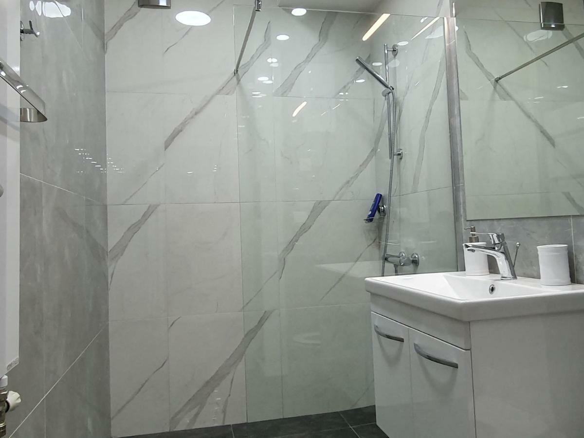 City Center Apartment Skopje Bagian luar foto