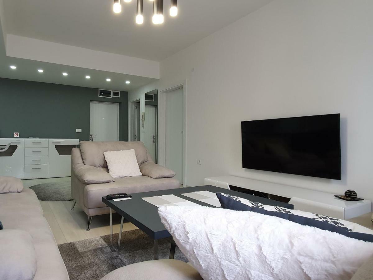 City Center Apartment Skopje Bagian luar foto