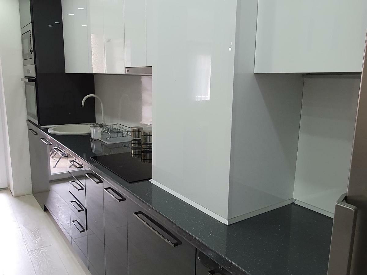 City Center Apartment Skopje Bagian luar foto