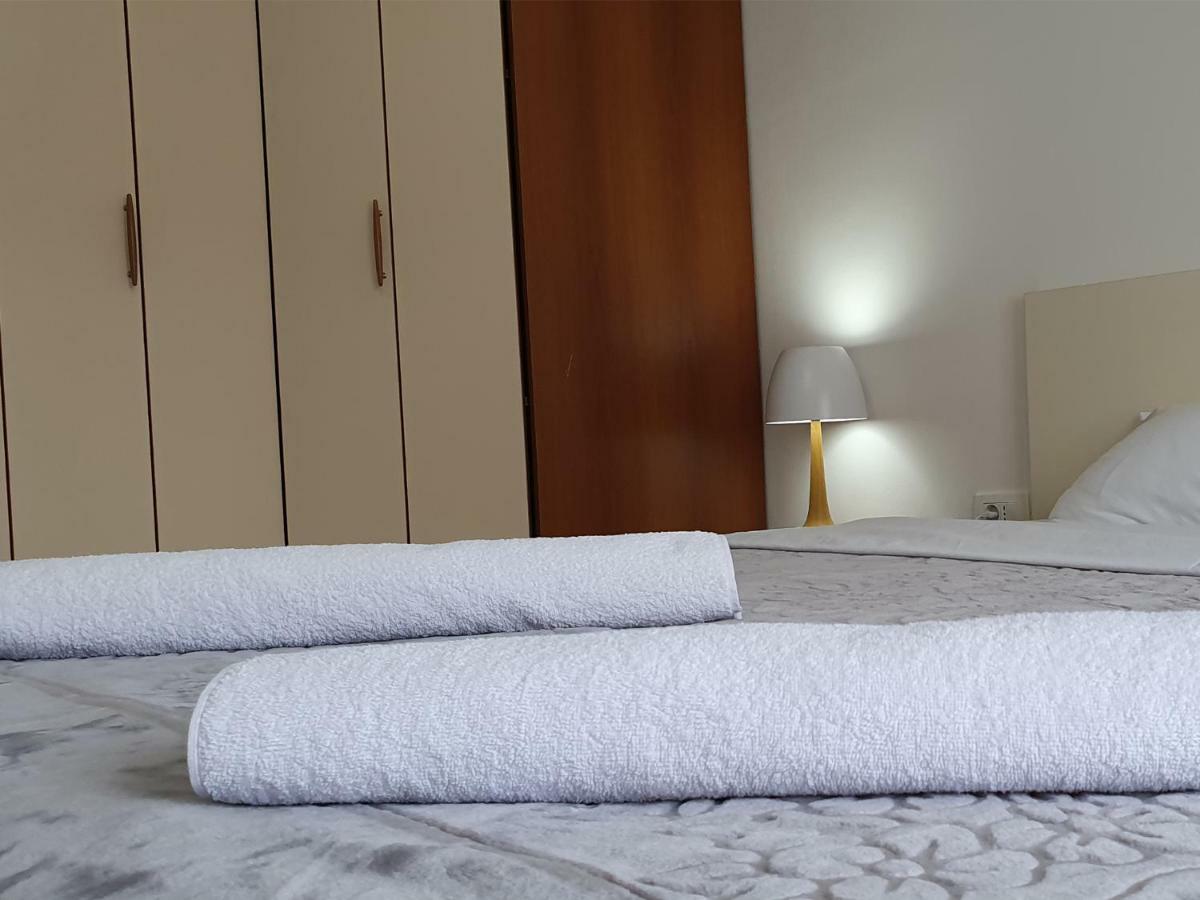City Center Apartment Skopje Bagian luar foto