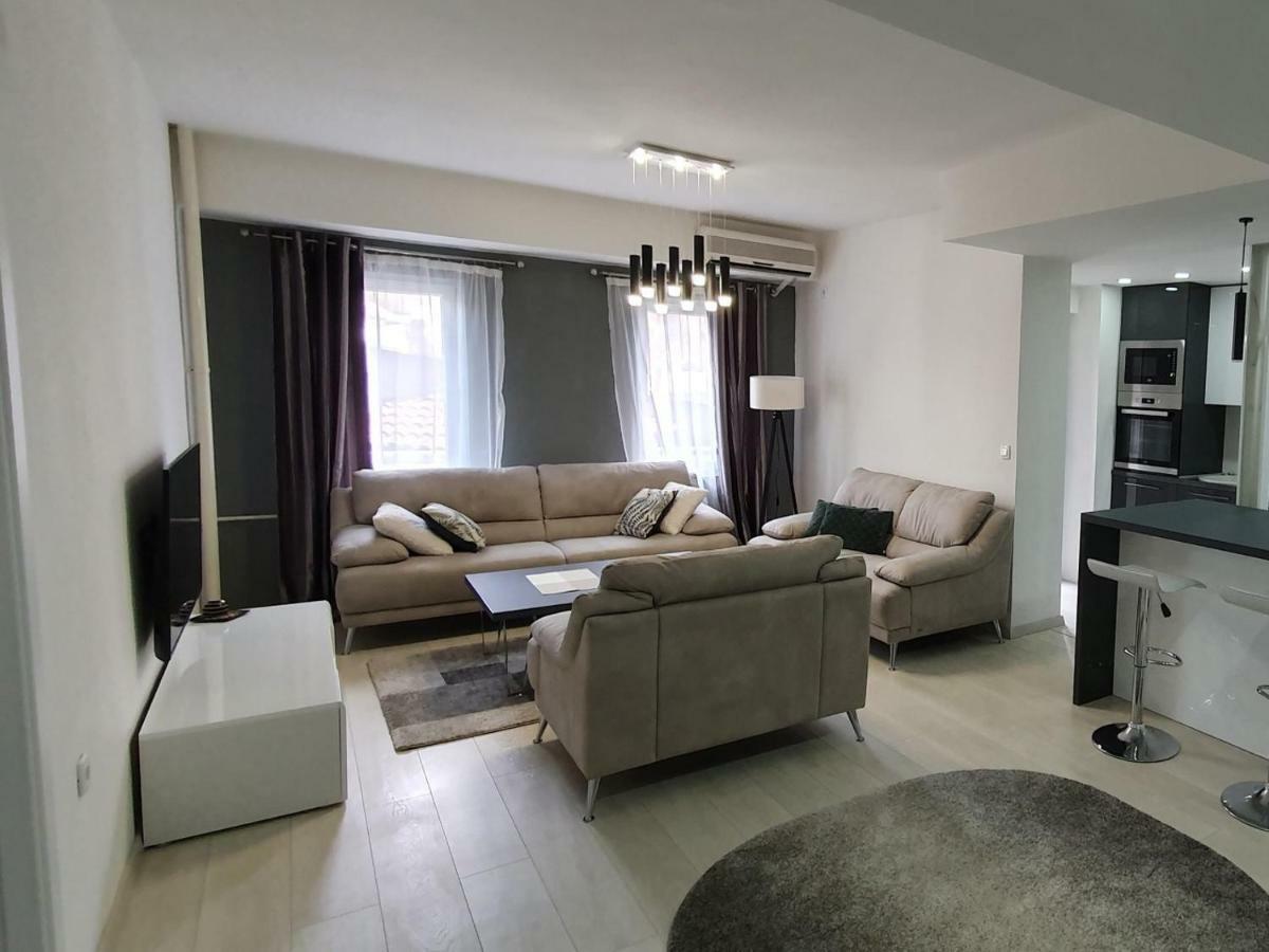 City Center Apartment Skopje Bagian luar foto